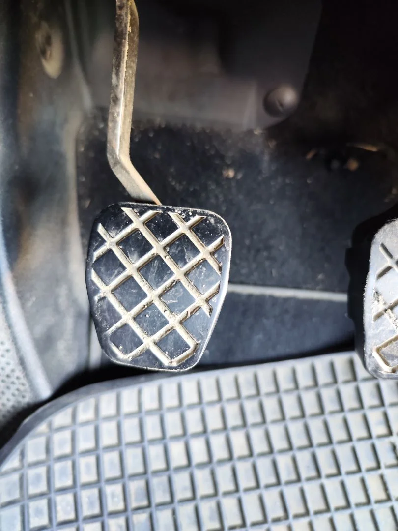 Foto de PEDAL EMBRAGUE VOLKSWAGEN GOLF IV BERLINA (1J1)(10.1997) 1.9 TDI (131 CV / 96 KW)