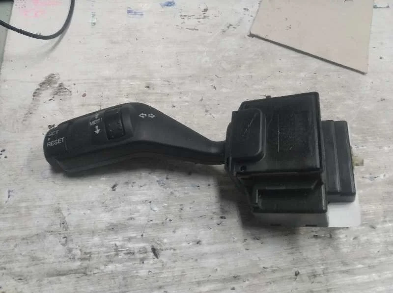 Foto de MANDO INTERMITENTES FORD FOCUS BERLINA (CAP) referencia 17D940B