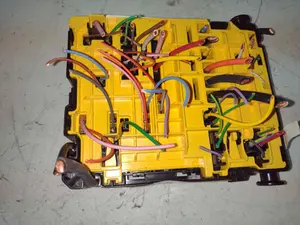 Foto de CAJA RELES / FUSIBLES PEUGEOT 308 referencia 9804848580