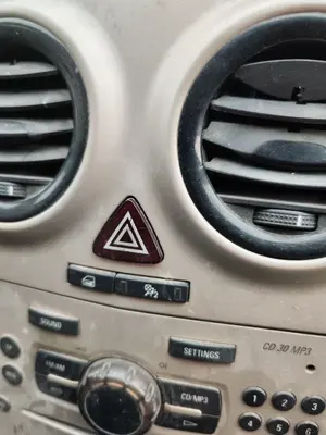 Foto de WARNING OPEL CORSA D 1.3 16V CDTI (75 CV / 55 KW)