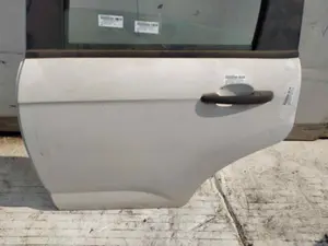 Foto de PUERTA TRASERA IZQUIERDA CITROEN C3 1.4 HDi (68 CV / 50 KW) foto 3