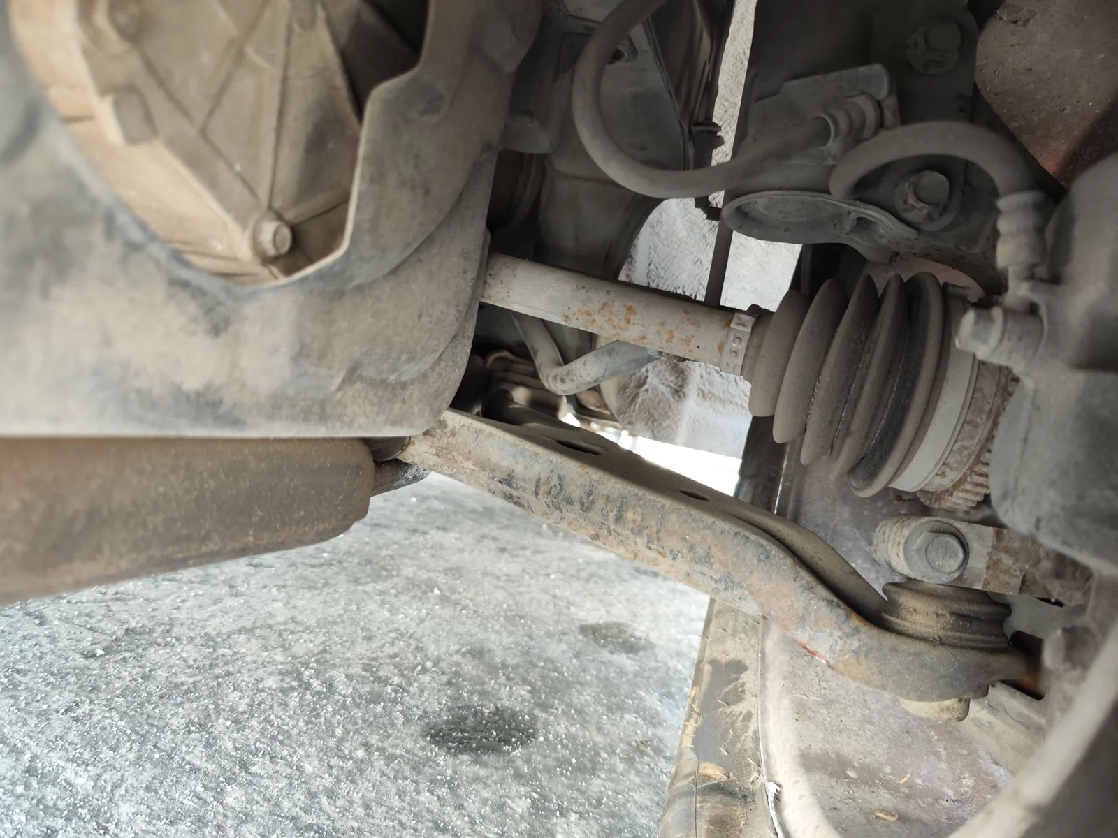 Foto de BRAZO SUSPENSION DELANTERO IZQUIERDO HYUNDAI SANTA FE (SM) 2.4 CAT (146 CV / 107 KW)