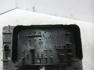 Foto de CAJA RELES / FUSIBLES SEAT LEON (1P1) 1.9 TDI (105 CV / 77 KW) referencia 1K0937125 foto 3