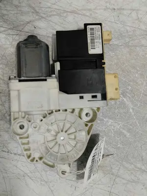 Foto de MOTOR ELEVALUNAS DELANTERO DERECHO CITROEN C4 BERLINA referencia 0536010901 foto 5