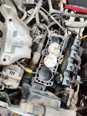 Foto de DESPIECE MOTOR CHEVROLET KALOS 1.2 CAT (72 CV / 53 KW) referencia B12S1 foto 3