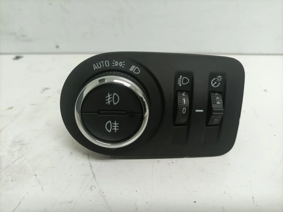 Foto de MANDO LUCES OPEL ASTRA K BERLINA 5P 1.4 16V SIDI Turbo (125 CV / 92 KW) referencia 39050757
