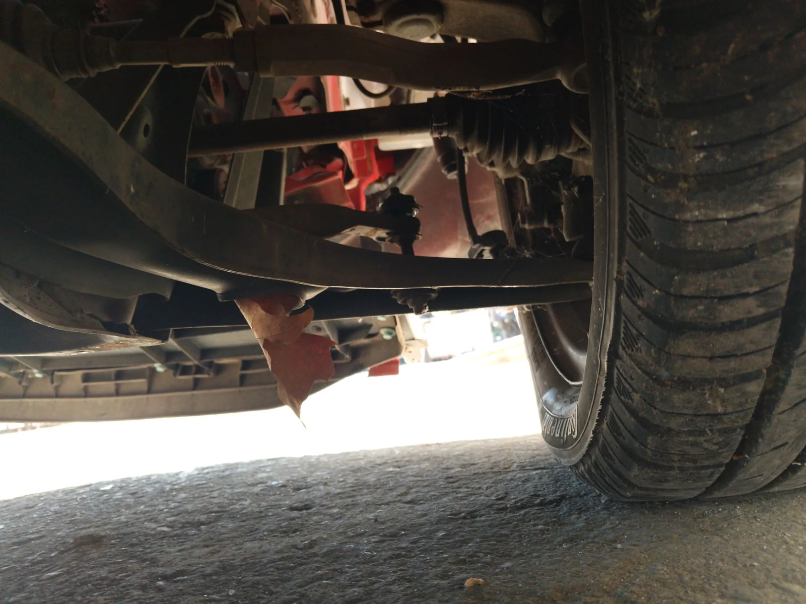 Foto de BRAZO SUSPENSION DELANTERO DERECHO PEUGEOT 107 1.0 CAT (384F) (68 CV / 50 KW)