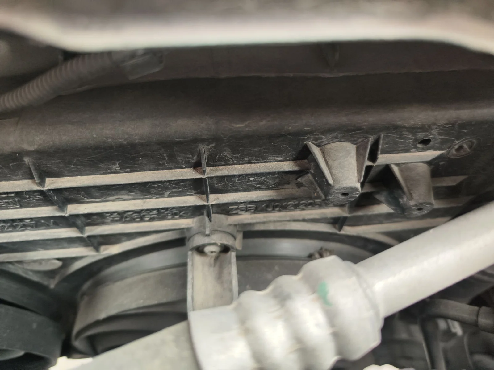 Foto de CONDENSADOR / RADIADOR AIRE ACONDICIONADO VOLKSWAGEN BORA BERLINA (1J2)(1998) 1.9 TDI (110 CV / 81 KW)