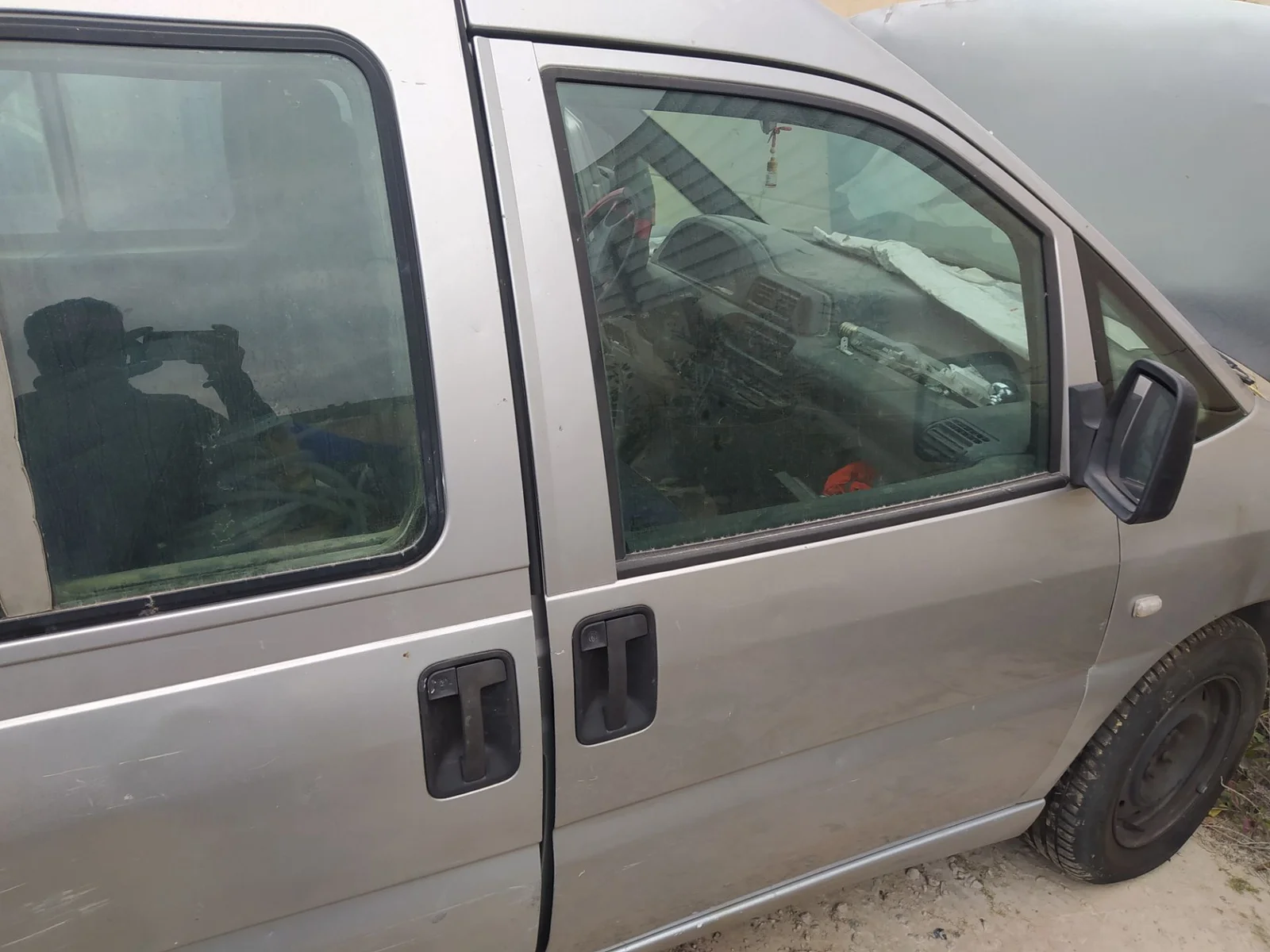 Foto de PUERTA DELANTERA DERECHA PEUGEOT EXPERT FURGÓN COMFORT (1995) 2.0 HDi (109 CV / 80 KW)