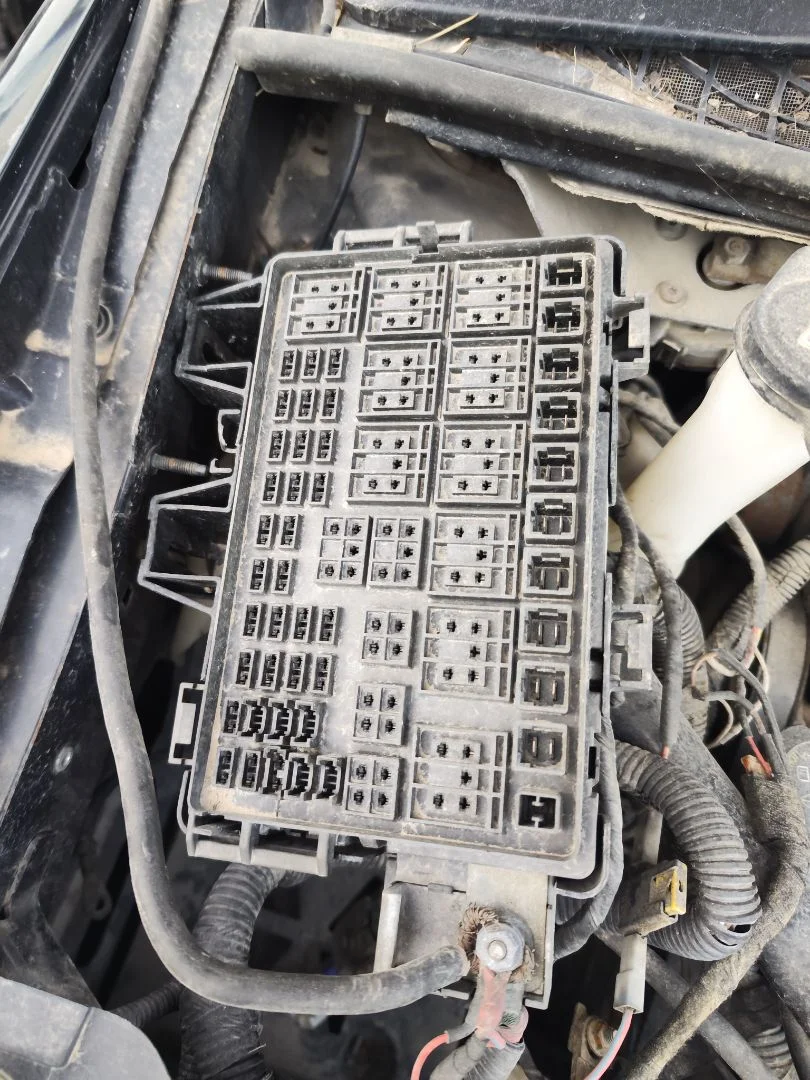 Foto de CAJA RELES / FUSIBLES CHEVROLET UPLANDER 3.880 cc (243 CV / 181,20 KW)