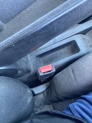 Foto de ENGANCHE CINTURON DELANTERO DERECHO VOLKSWAGEN GOLF IV BERLINA (1J1)(10.1997) 1.9 TDI (110 CV / 81 KW)