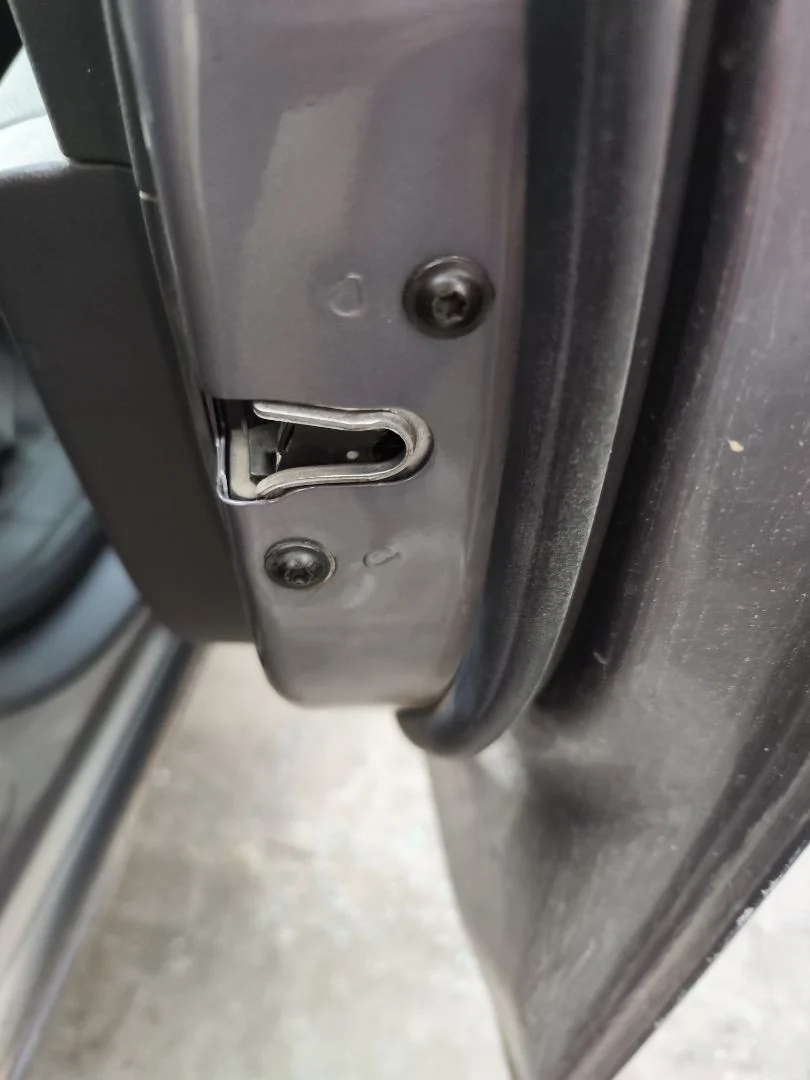 Foto de CERRADURA PUERTA DELANTERA DERECHA CHEVROLET CRUZE 2.0 Diesel CAT (163 CV / 120 KW) referencia 13579523