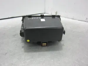Foto de CENICERO SEAT LEON (5F1) 1.6 TDI (105 CV / 77 KW) referencia 5F1863077A foto 3