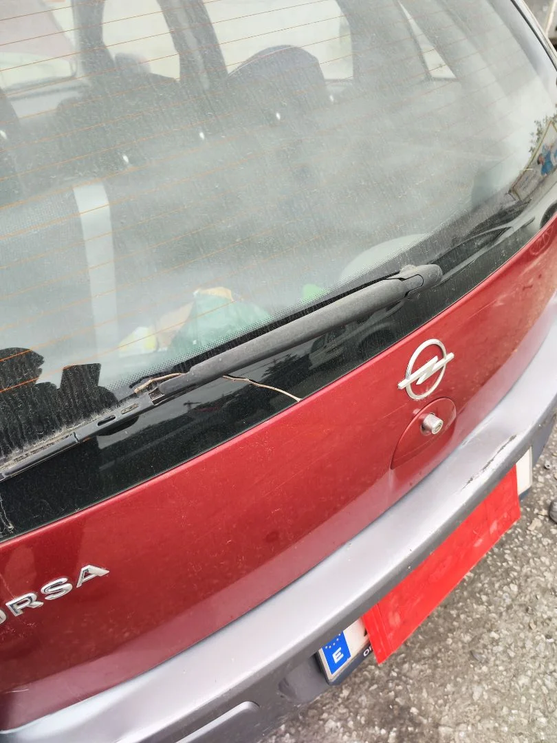 Foto de MOTOR LIMPIA TRASERO OPEL CORSA C 1.2 16V CAT (Z 12 XEP / LB4) (80 CV / 59 KW)