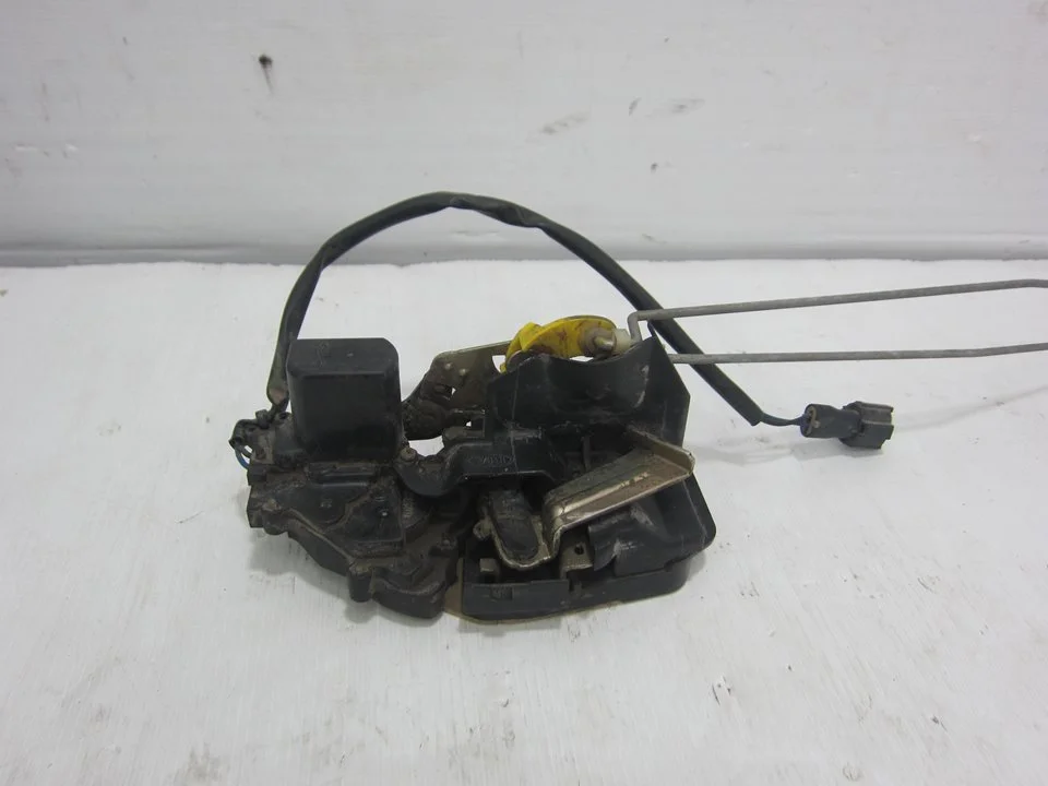 Foto de CERRADURA PUERTA TRASERA IZQUIERDA KIA CARENS (RS) 2.0 Turbodiesel CAT (113 CV / 83 KW) referencia J1J2J3