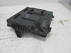 Foto de CAJA RELES / FUSIBLES RENAULT MEGANE III SPORT TOURER 1.6 16V (110 CV / 81 KW) referencia 284B17288 foto 4