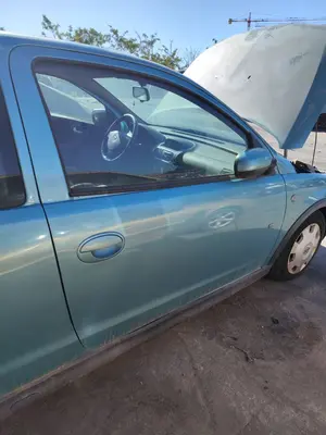 Foto de PUERTA DELANTERA DERECHA OPEL CORSA C 1.2 16V CAT (Z 12 XEP / LB4) (80 CV / 59 KW)