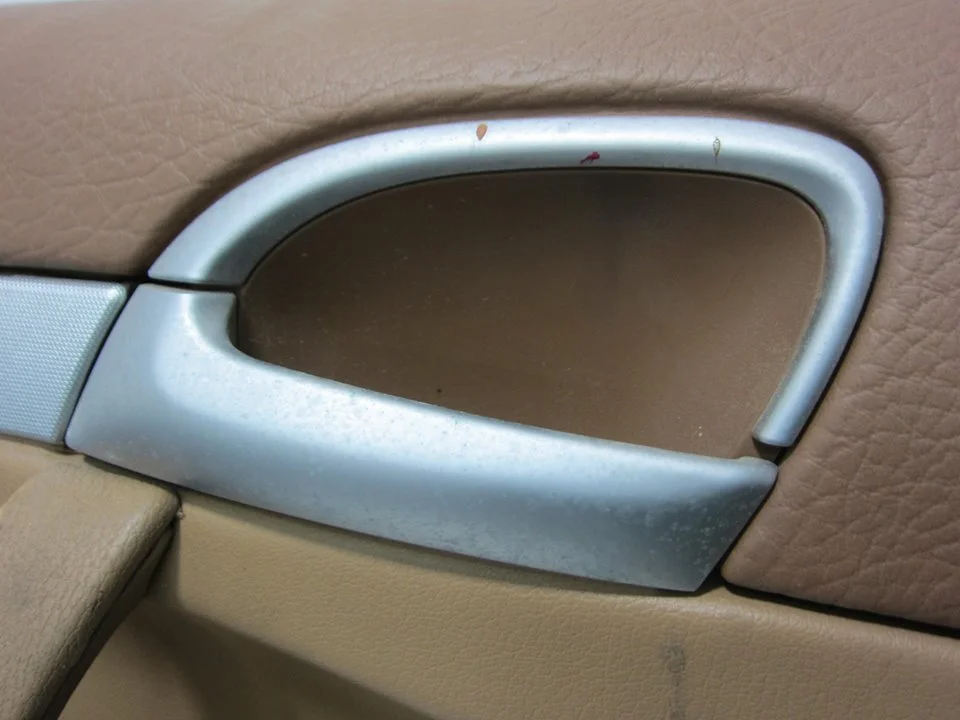Foto de MANETA INTERIOR TRASERA IZQUIERDA PORSCHE CAYENNE (TIPO 9PA1) referencia 7P5837019D