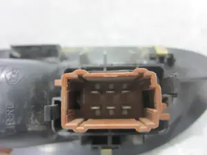 Foto de MANDO ELEVALUNAS TRASERO DERECHO RENAULT LAGUNA II (BG0) 1.9 dCi Diesel CAT (101 CV / 74 KW) referencia 8200016014 foto 4