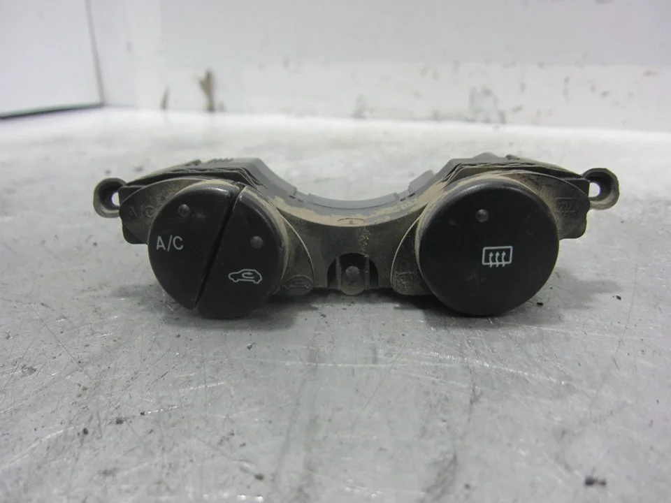 Foto de MANDO MULTIFUNCION FORD TOURNEO CONNECT (TC7) 1.8 TDCi CAT (90 CV / 66 KW) referencia 2T1T19A945BA