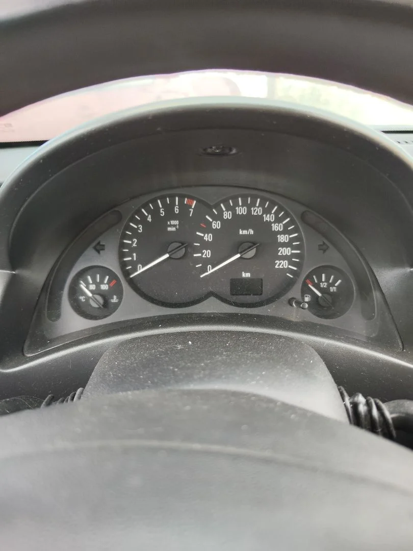 Foto de CUADRO INSTRUMENTOS OPEL CORSA C 1.2 16V CAT (Z 12 XE / LW4) (75 CV / 55 KW)
