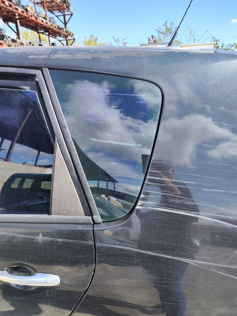 Foto de LUNA CUSTODIA TRASERA IZQUIERDA RENAULT SCENIC II (JM) 1.9 dCi Diesel (120 CV / 88 KW)