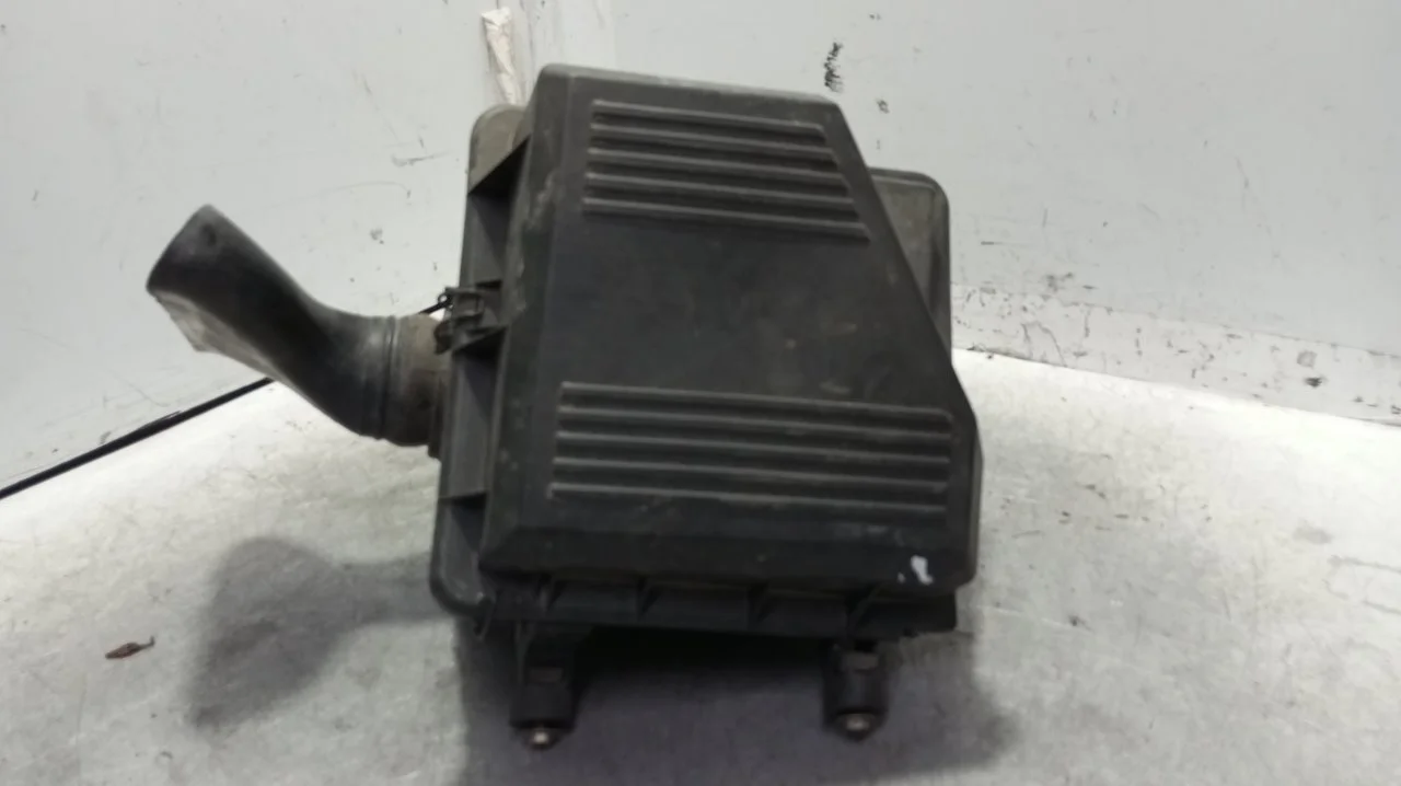 Foto de CAJA FILTRO AIRE BMW SERIE 3 BERLINA (E36) 1.8 CAT (M43) (116 CV / 85 KW) referencia 7416043