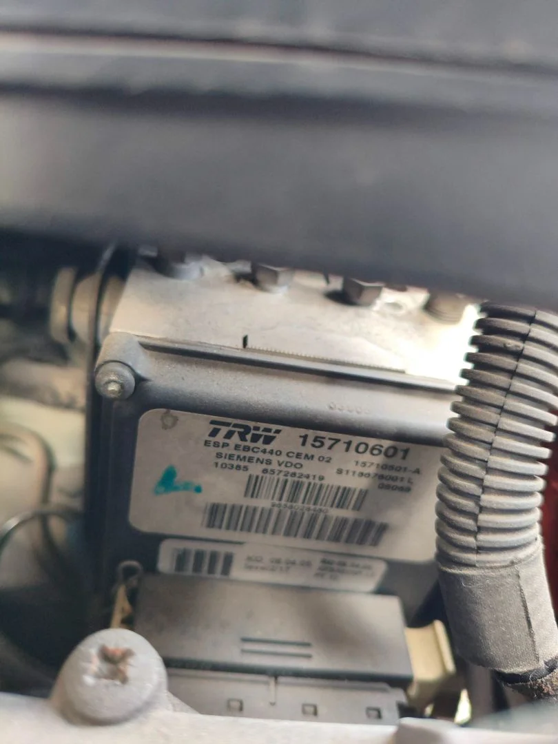 Foto de ABS PEUGEOT 407 SW 2.0 16V HDi FAP CAT (RHR / DW10BTED4) (136 CV / 100 KW)