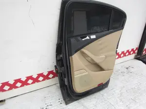 Foto de PUERTA TRASERA DERECHA VOLKSWAGEN PASSAT BERLINA (3C2) 2.0 TDI (140 CV / 103 KW) foto 2