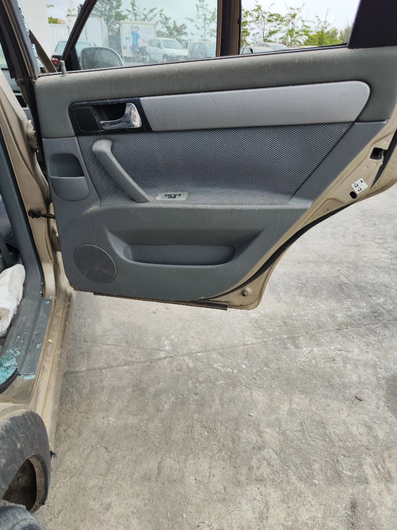 Foto de GUARNECIDO PUERTA TRASERA DERECHA CHEVROLET LACETTI 1.6 CAT (109 CV / 80 KW) referencia 96493721