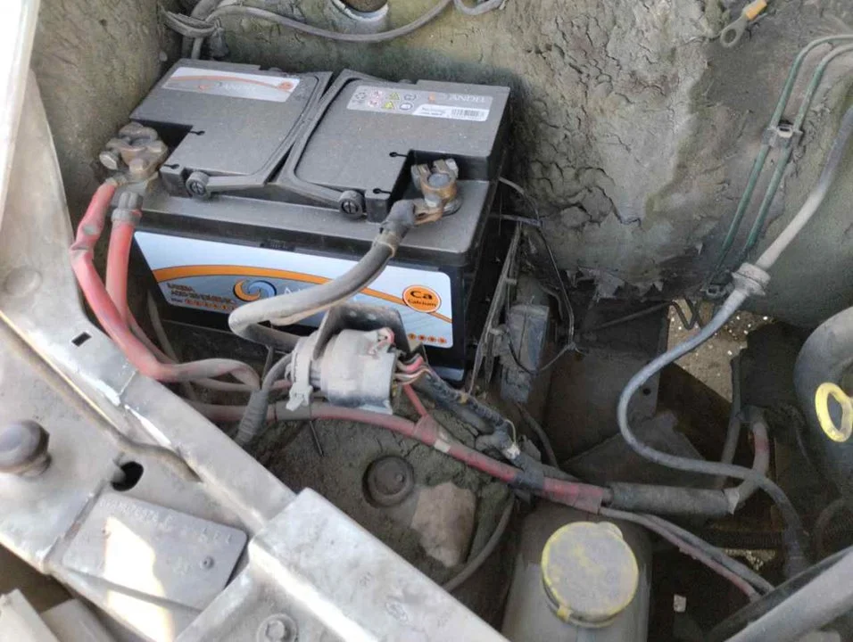 Foto de NO IDENTIFICADO FORD TRANSIT FURGÓN (CY/DY)(1986) 2.5 Diesel (80 CV / 59 KW)