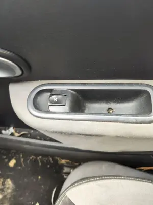 Foto de MANDO ELEVALUNAS DELANTERO DERECHO RENAULT CLIO III 1.5 dCi Diesel FAP (75 CV / 55 KW)