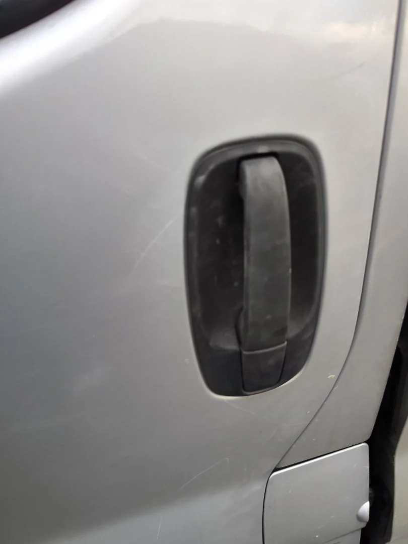 Foto de MANETA EXTERIOR DELANTERA IZQUIERDA OPEL VIVARO FURGÓN/COMBI 2.0 16V CDTI (114 CV / 84 KW)