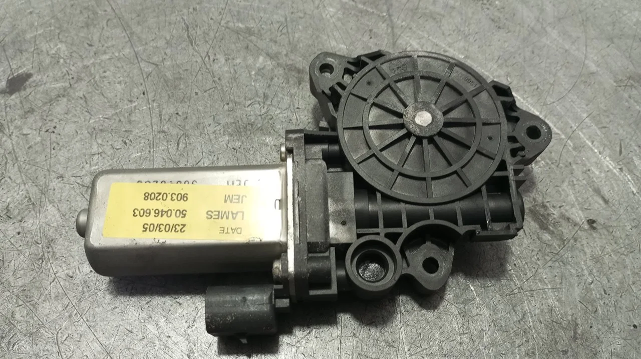 Foto de MOTOR ELEVALUNAS TRASERO DERECHO LANCIA MUSA (184) 1.3 JTD CAT (69 CV / 51 KW) referencia 50046603