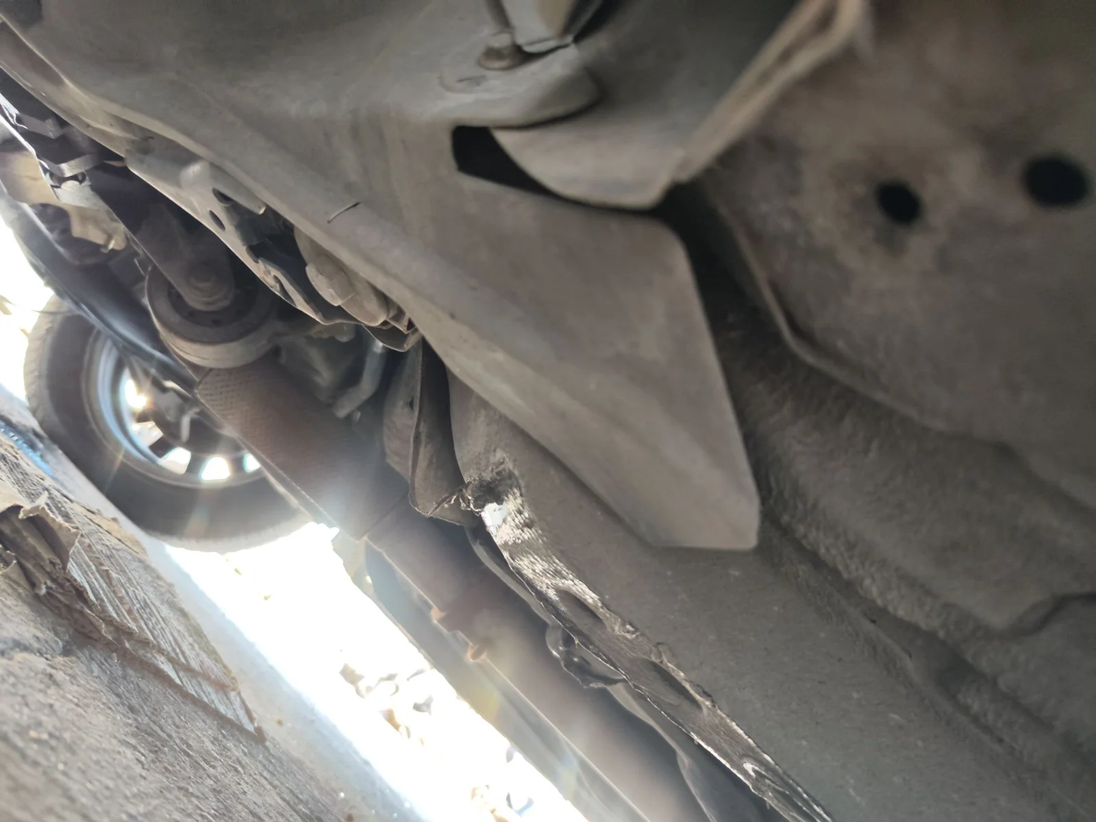 Foto de TUBO ESCAPE TRASERO FORD MONDEO BERLINA (GD) 1.8 Turbodiesel CAT (90 CV / 66 KW)