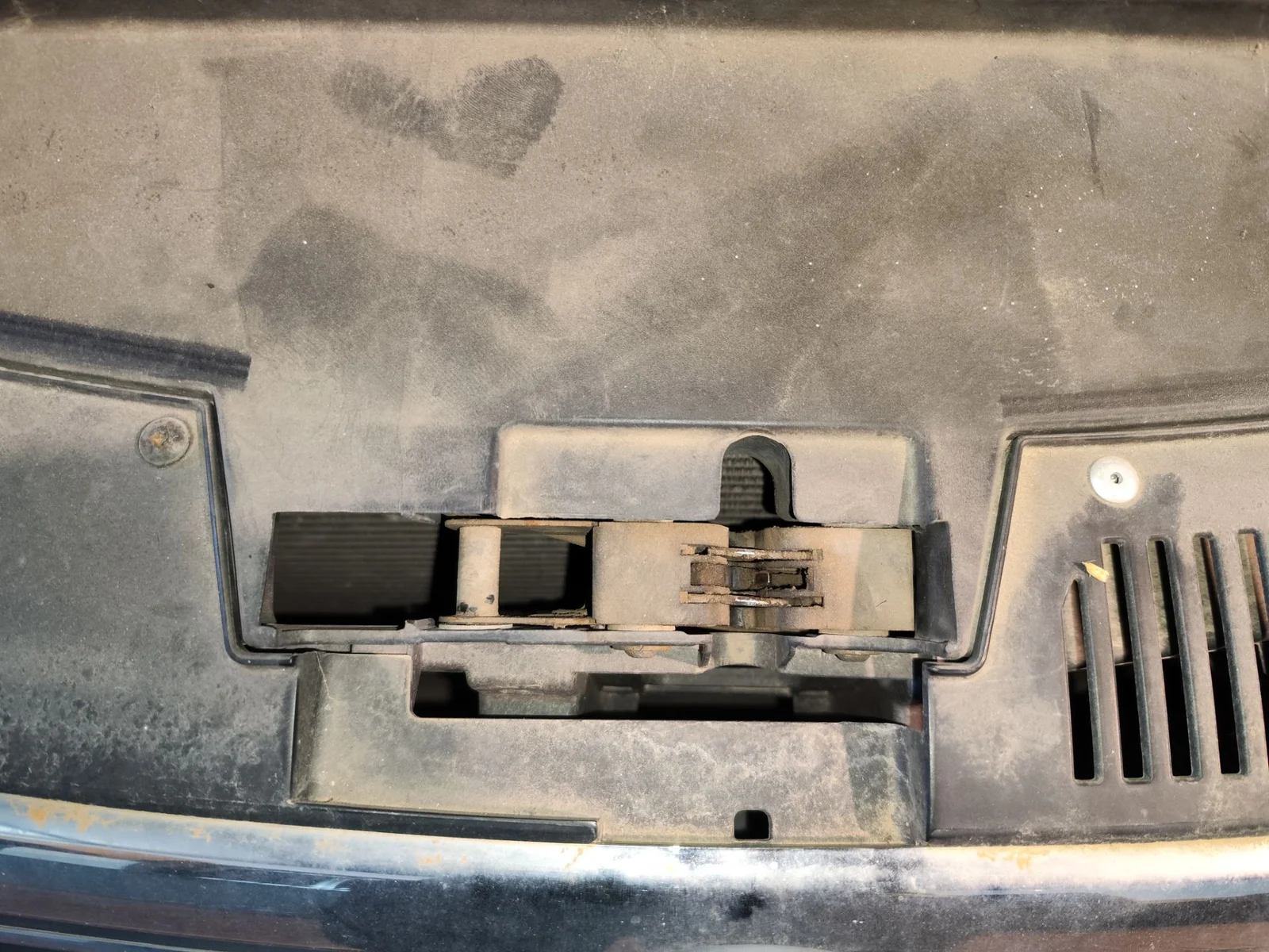 Foto de CERRADURA CAPO VOLKSWAGEN PASSAT BERLINA (3C2) 2.0 TDI (140 CV / 103 KW) referencia 3C1823509H
