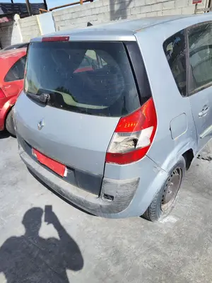 Foto de PORTON TRASERO RENAULT SCENIC II 1.5 dCi Diesel (101 CV / 74 KW) referencia 7751474296 foto 3
