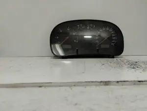 Foto de CUADRO INSTRUMENTOS VOLKSWAGEN GOLF IV BERLINA (1J1)(10.1997) 1.9 TDI (116 CV / 85 KW) referencia 1JO920802G-B00