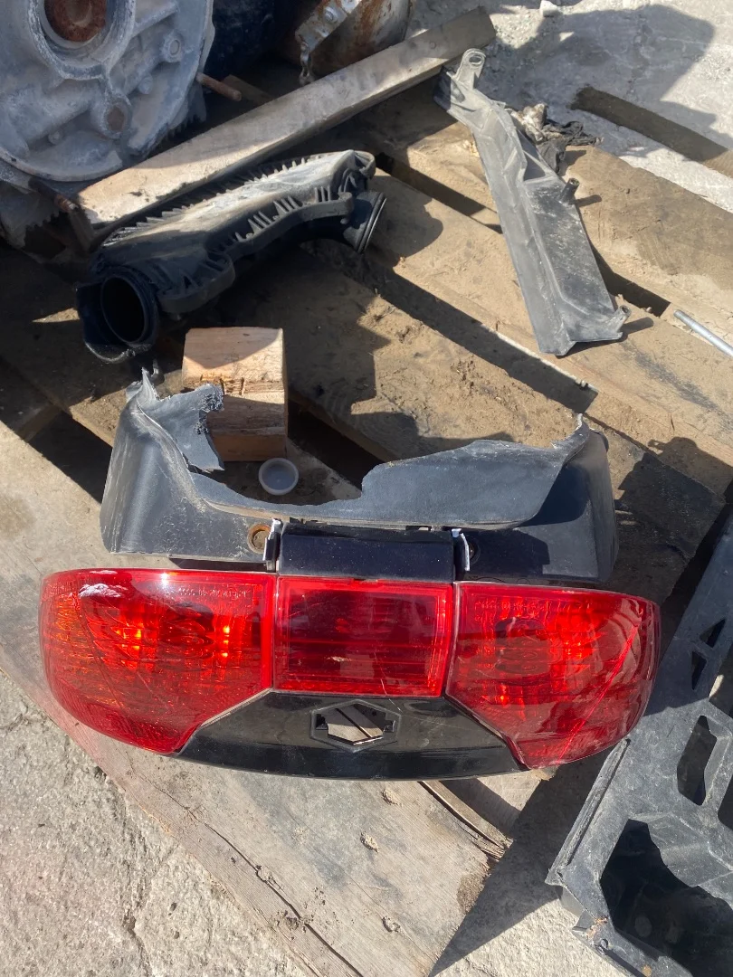 Foto de LUZ CENTRAL DE FRENO PIAGGIO (VESPA) X 7 124 cm3 - 10.0 kW (14 CV / 10 KW)