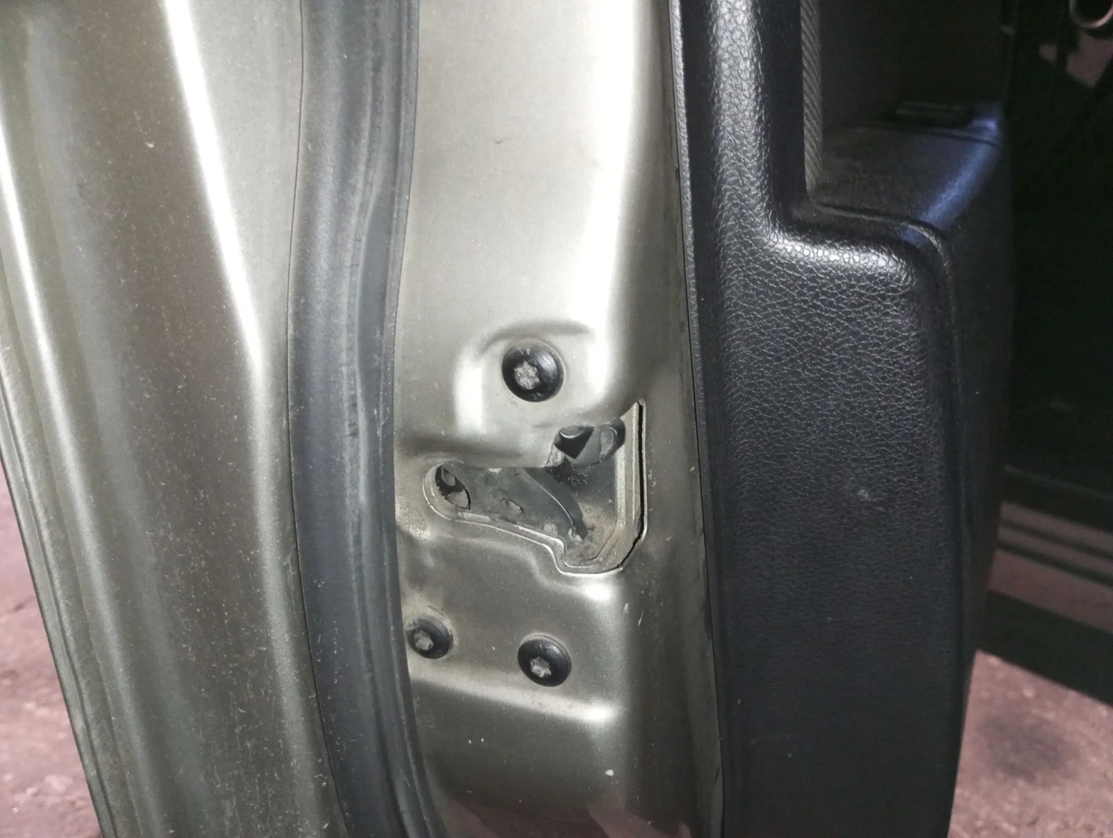 Foto de CERRADURA PUERTA DELANTERA IZQUIERDA FORD FIESTA (CBK) 1.4 TDCi CAT (68 CV / 50 KW) referencia 1372469