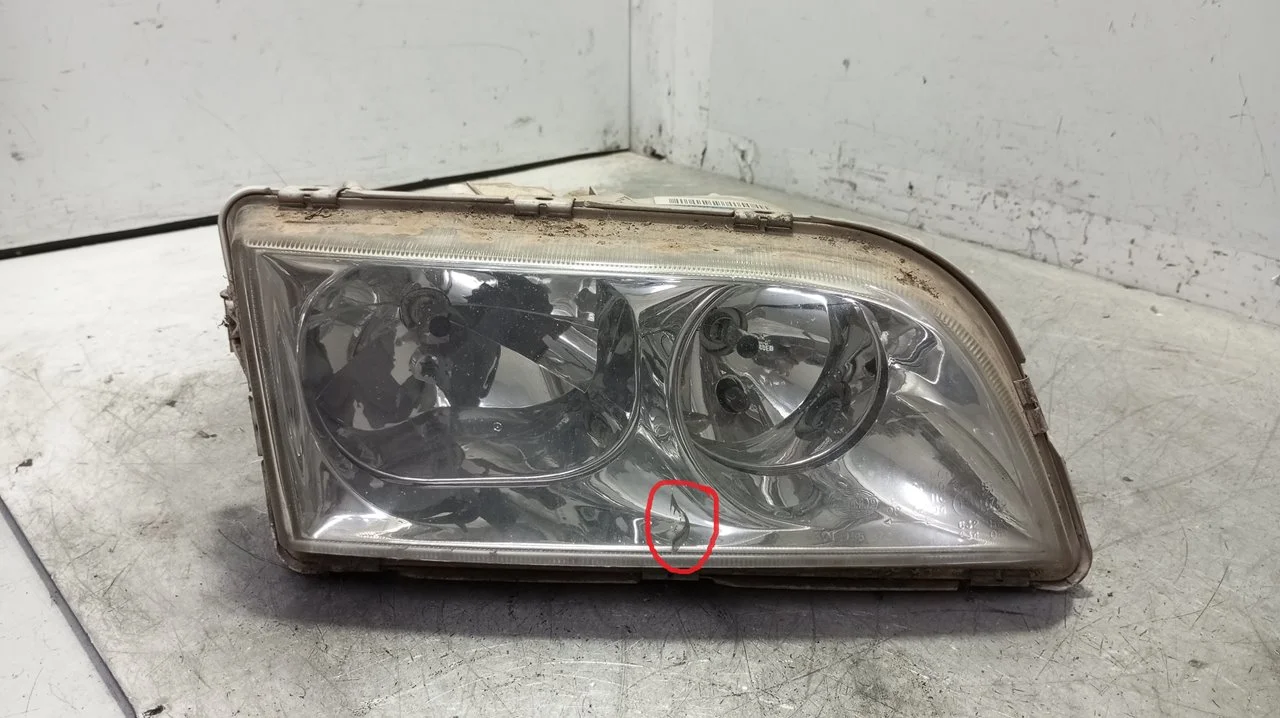 Foto de FARO DERECHO VOLVO S40 BERLINA 1.9 Diesel CAT (116 CV / 85 KW) referencia 1AG00786134