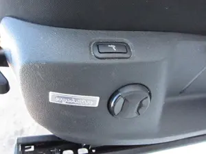 Foto de JUEGO ASIENTOS COMPLETO VOLKSWAGEN GOLF VII BERLINA (BQ1/BE2) 1.6 TDI (116 CV / 85 KW) referencia 5Q4881106Q foto 24