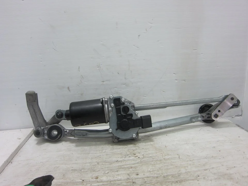 Foto de MOTOR LIMPIA DELANTERO BMW SERIE 3 BERLINA (E90) 2.0 16V CAT (150 CV / 110 KW) referencia 716171104