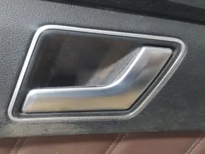 Foto de MANETA INTERIOR TRASERA DERECHA MERCEDES-BENZ CLASE E (BM 212) LIM. 3.0 CDI CAT (265 CV / 195 KW) referencia A2117660224