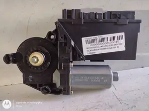 Foto de MOTOR ELEVALUNAS TRASERO DERECHO VOLKSWAGEN TOUAREG (7L6) 2.5 TDI DPF (174 CV / 128 KW) referencia 7L0959794 foto 1