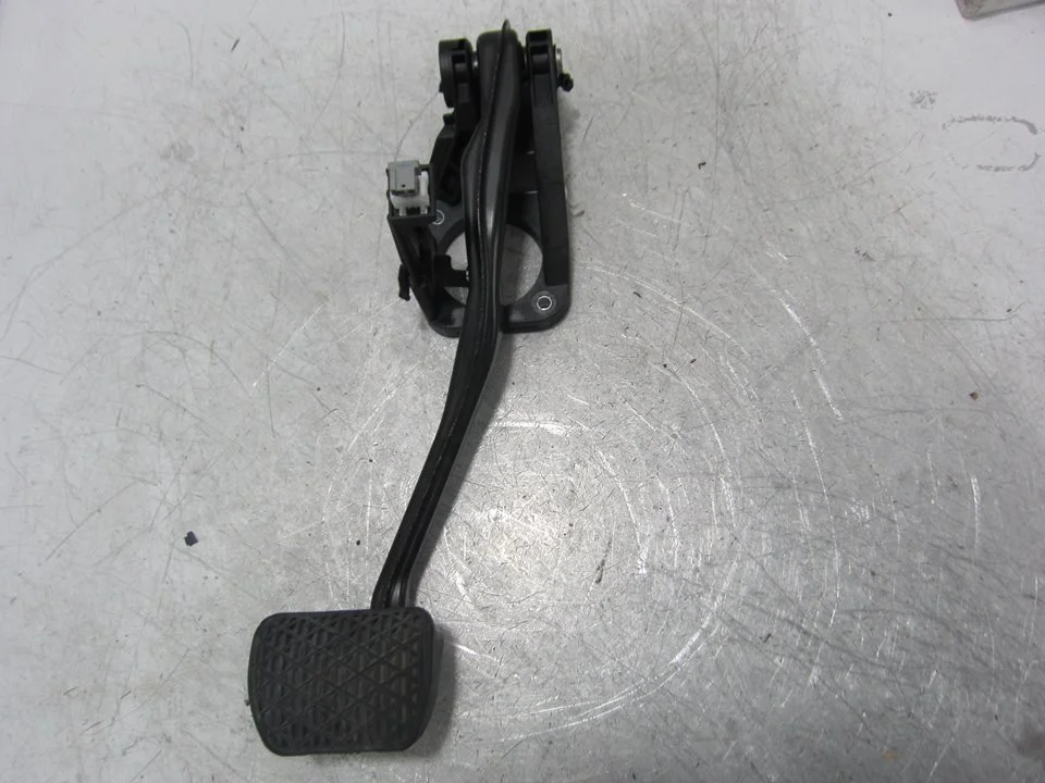 Foto de PEDAL FRENO MERCEDES-BENZ CLASE A (BM 176) 1.5 CDI CAT (109 CV / 80 KW) referencia A2462920208