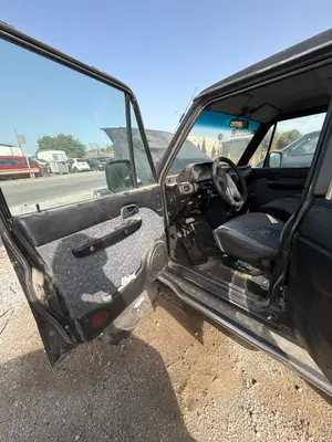 Foto de GOMAS CONTORNO PUERTA MITSUBISHI GALLOPER (HYUNDAI)(02.1998) 2.5 Turbodiesel (105 CV / 77 KW)