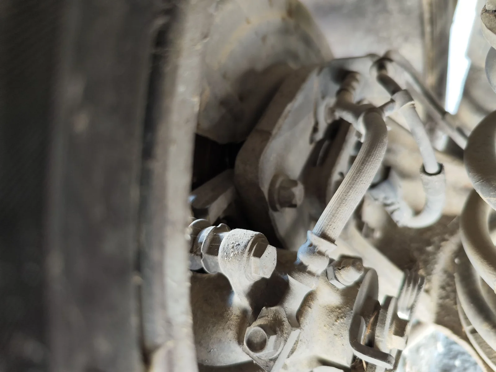 Foto de PINZA DE FRENO TRASERA IZQUIERDA OPEL ZAFIRA B 1.9 CDTI (120 CV / 88 KW) referencia 93183696
