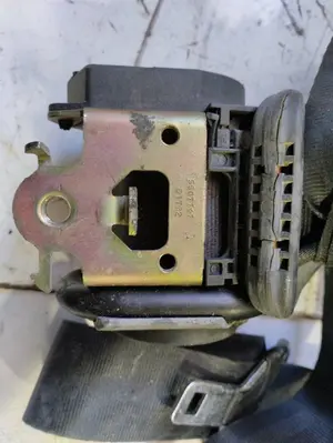 Foto de CINTURON SEGURIDAD TRASERO IZQUIERDO CITROEN XSARA PICASSO 2.0 HDi CAT (RHY / DW10TD) (90 CV / 66 KW) foto 2