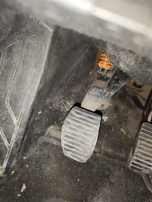 Foto de PEDAL EMBRAGUE PEUGEOT 307 (S1)(04.2001) 1.6 16V CAT (109 CV / 80 KW)